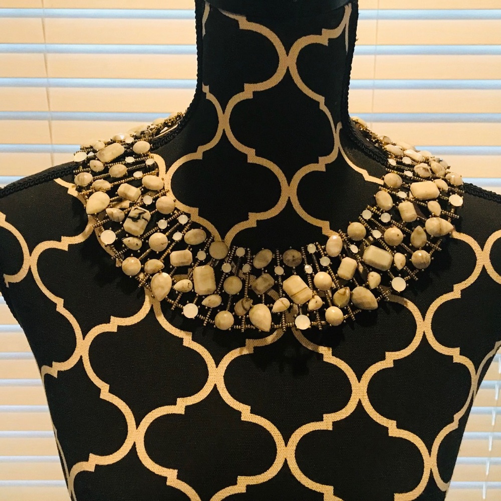 NWOT CIRLCE STATEMENT NECKLACE